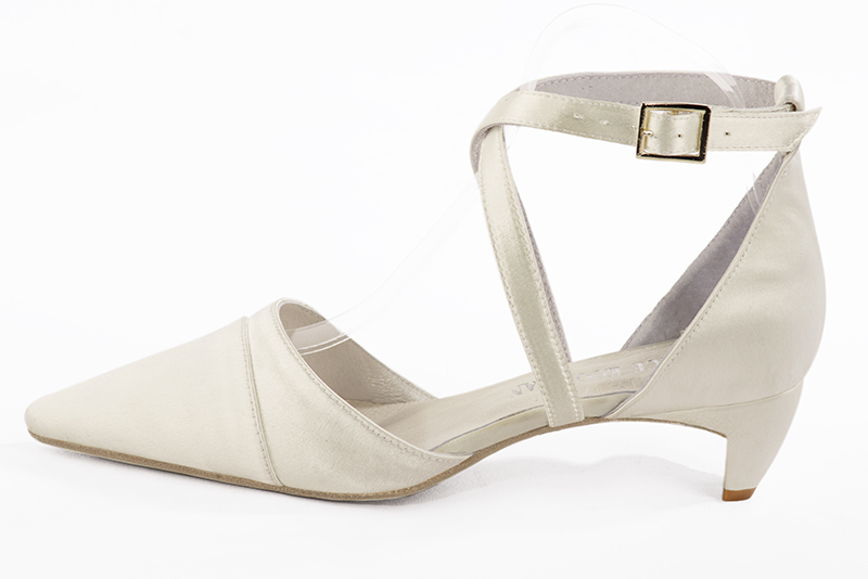 Off white women's open side shoes, with crossed straps. Pointed toe. Low comma heels. Profile view - Florence KOOIJMAN
